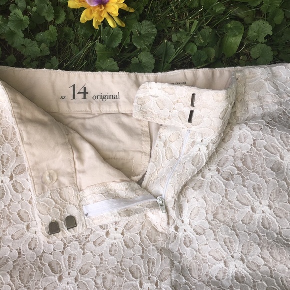 Loft Ann Taylor crochet short - Picture 7 of 8